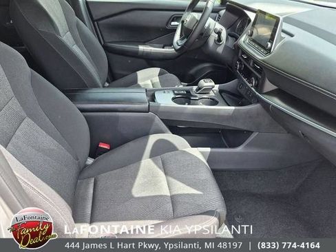 Used 2025 Nissan Rogue SV FWD image 30