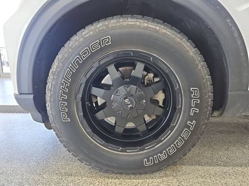 Used 2022 Ford Explorer XLT w/ Class IV Trailer Tow Package AWD/4WD image 24