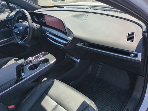 Used 2025 Cadillac Lyriq Luxury w/ LPO, Floor Liner Package AWD/4WD image 29