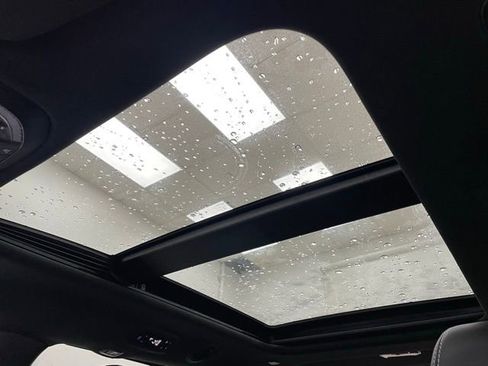 Used 2023 Chrysler Pacifica Limited w/ Uconnect Theater Family Group image 21