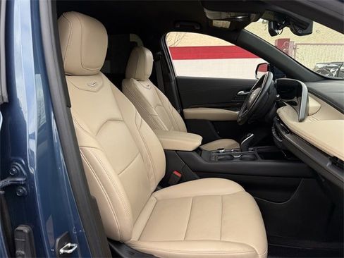 Used 2024 Cadillac XT4 Premium Luxury image 28
