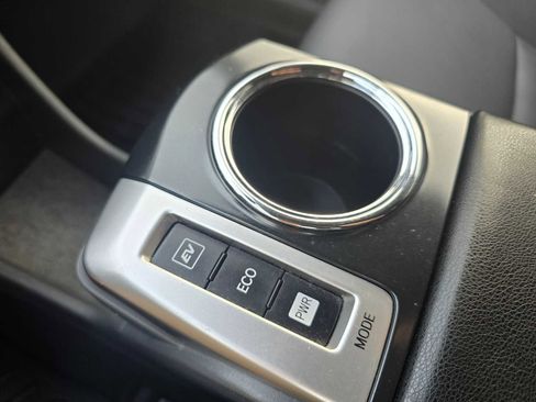 Used 2014 Toyota Prius V Five image 30