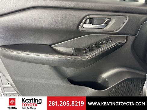 Used 2024 Nissan Rogue SV image 10