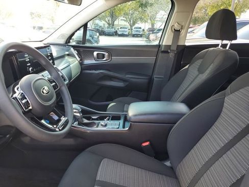 Used 2021 Kia Sorento LX image 17