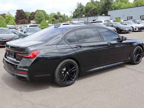 Used 2022 BMW 750i xDrive w/ Luxury Rear Seating Package AWD/4WD image 5