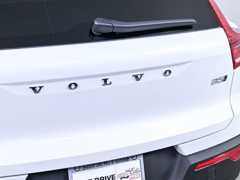 New 2026 Volvo XC40 B5 Ultra w/ Protection Package Premier image 36