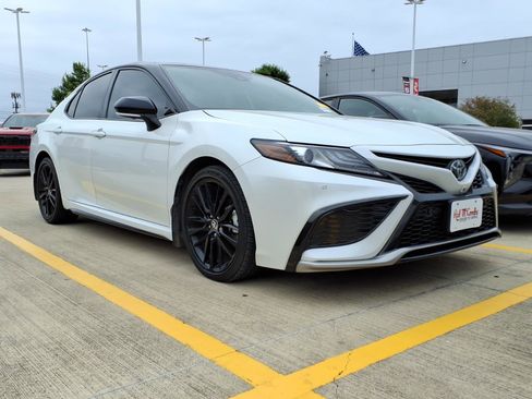Used 2024 Toyota Camry XSE w/ Navigation Package FWD image 3