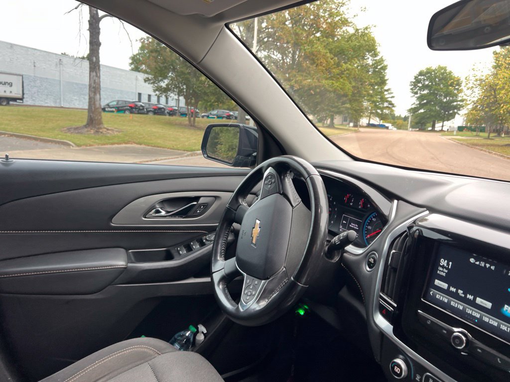 Used 2019 Chevrolet Traverse LT w/ LPO, Blackout Package FWD image 17