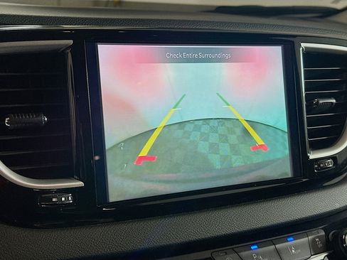 Used 2023 Chrysler Pacifica Touring-L image 21