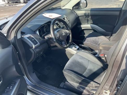 Used 2011 Mitsubishi Outlander ES image 8