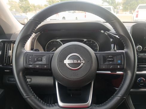 Used 2025 Nissan Pathfinder SV FWD image 25