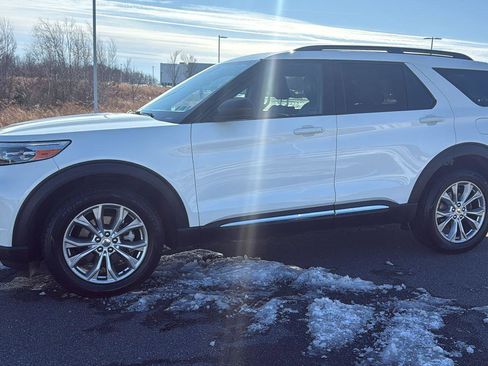 Used 2020 Ford Explorer XLT w/ Equipment Group 202A image 16