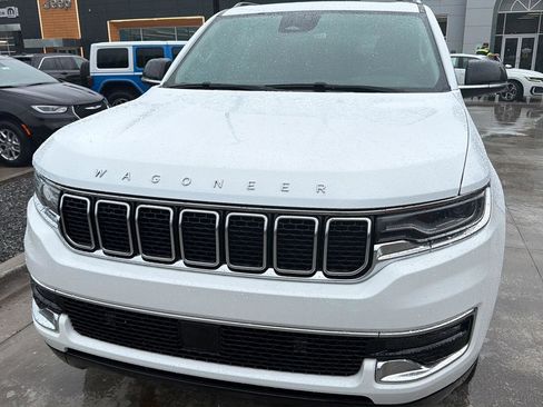 Used 2024 Jeep Wagoneer 4WD w/ Premium Group I image 8