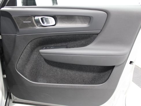 Used 2023 Volvo C40 P8 Recharge Ultimate AWD/4WD image 25