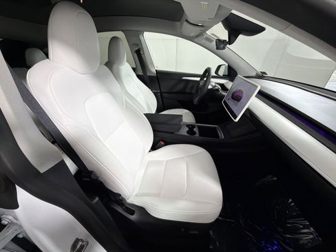 Used 2025 Tesla Model Y Long Range image 27