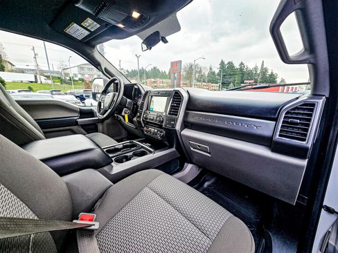 Used 2018 Ford F250 XLT w/ FX4 Off-Road Package image 13