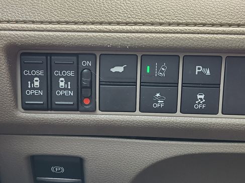 Used 2018 Honda Odyssey Elite image 21