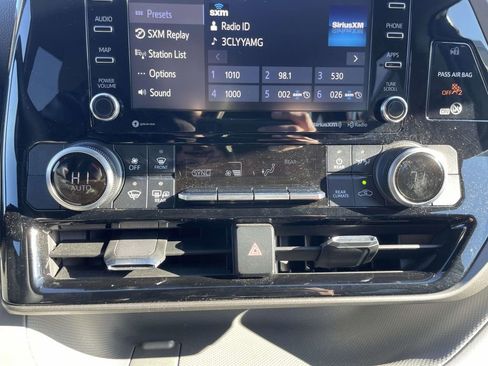 Used 2020 Toyota Highlander LE image 29