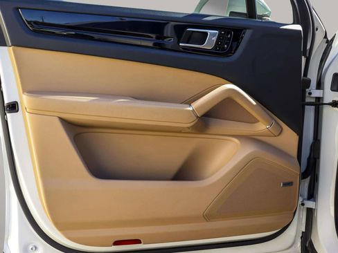 Used 2019 Porsche Cayenne image 14