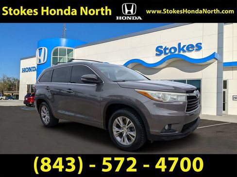 Used 2015 Toyota Highlander XLE FWD image 1