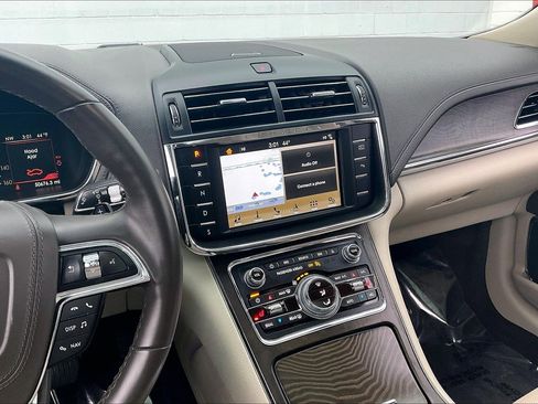 Used 2018 Lincoln Continental Select image 7