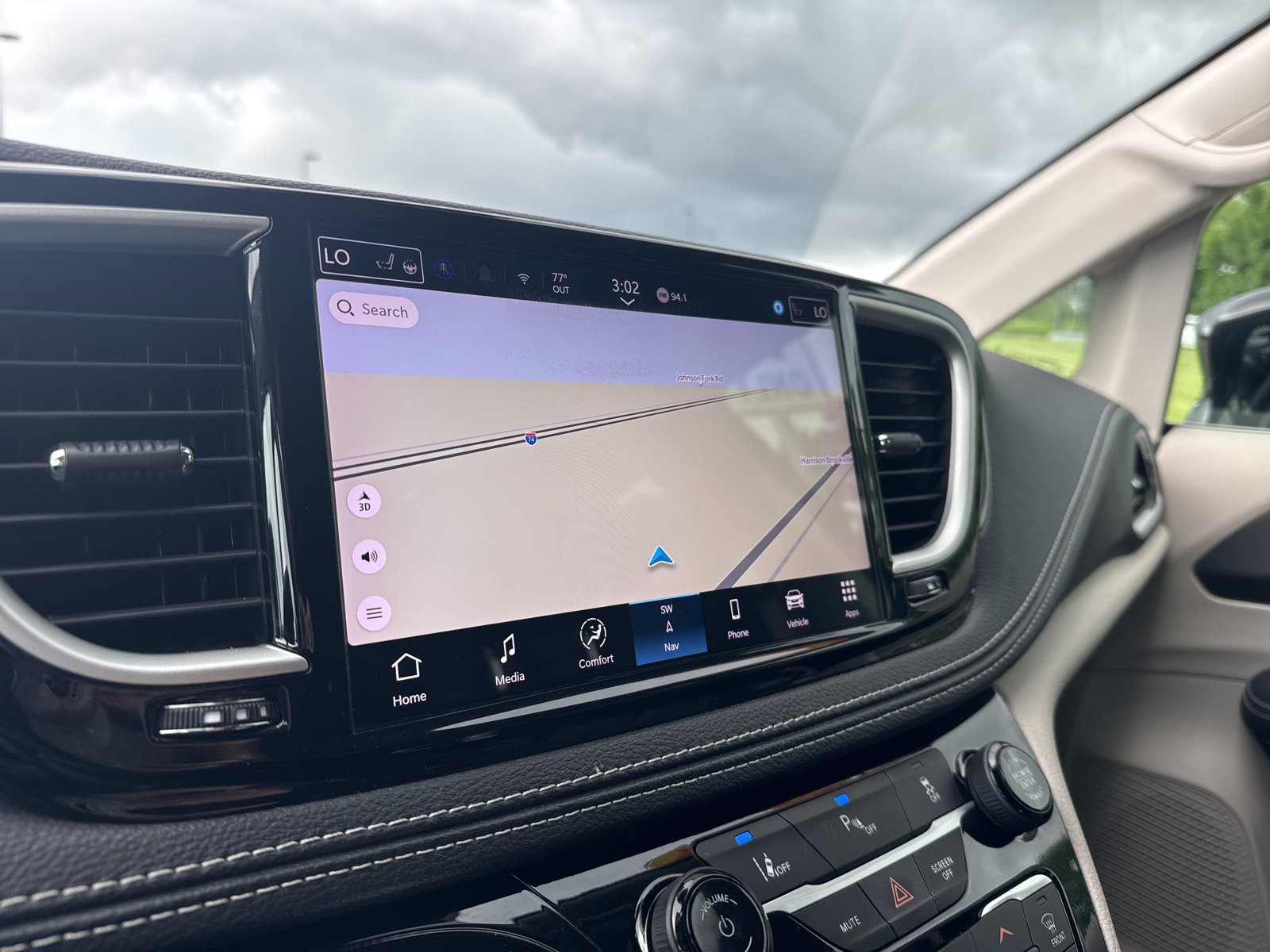 Used 2024 Chrysler Pacifica Limited FWD image 36