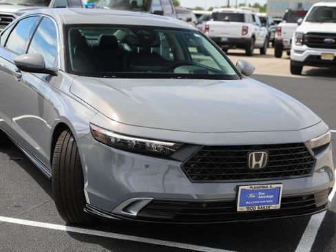 Used 2025 Honda Accord Touring image 4