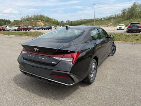 New 2026 Hyundai Elantra Hybrid FWD image 4