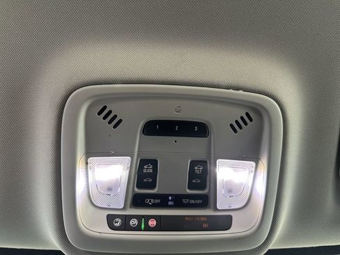 Used 2020 Chevrolet Traverse Premier image 27