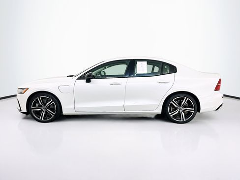 Used 2022 Volvo S60 T8 R-Design Expression w/ Premium Package image 4