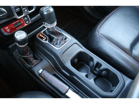 Used 2021 Jeep Wrangler Unlimited Rubicon AWD/4WD image 32