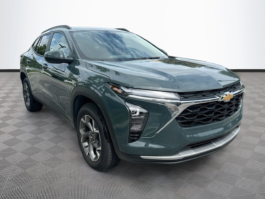 Used 2025 Chevrolet Trax LT w/ Driver Confidence Package FWD image 4