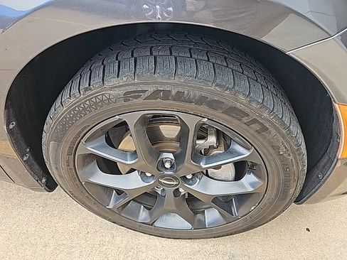 Used 2021 Chrysler Pacifica Limited w/ Uconnect Theater Family Group image 41