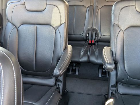 Used 2024 Jeep Grand Cherokee L Limited w/ Luxury Tech Group II image 27