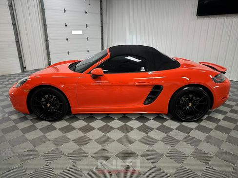 Used 2017 Porsche 718 Boxster image 4