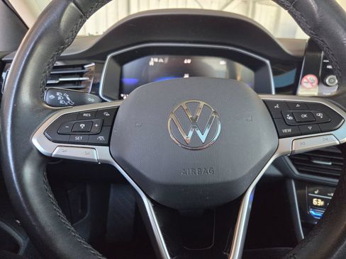 Used 2025 Volkswagen Jetta SE FWD image 6