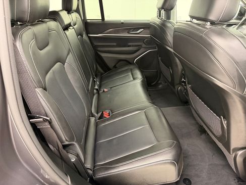 Used 2022 Jeep Grand Cherokee Limited w/ Luxury Tech Group II AWD/4WD image 31