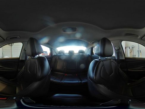 Used 2025 Hyundai Elantra Limited image 44