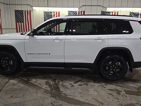 Used 2025 Jeep Grand Cherokee L Limited w/ Black Appearance Package image 3