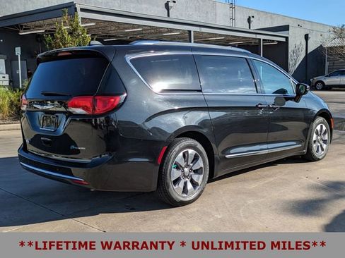 Used 2020 Chrysler Pacifica Limited image 6
