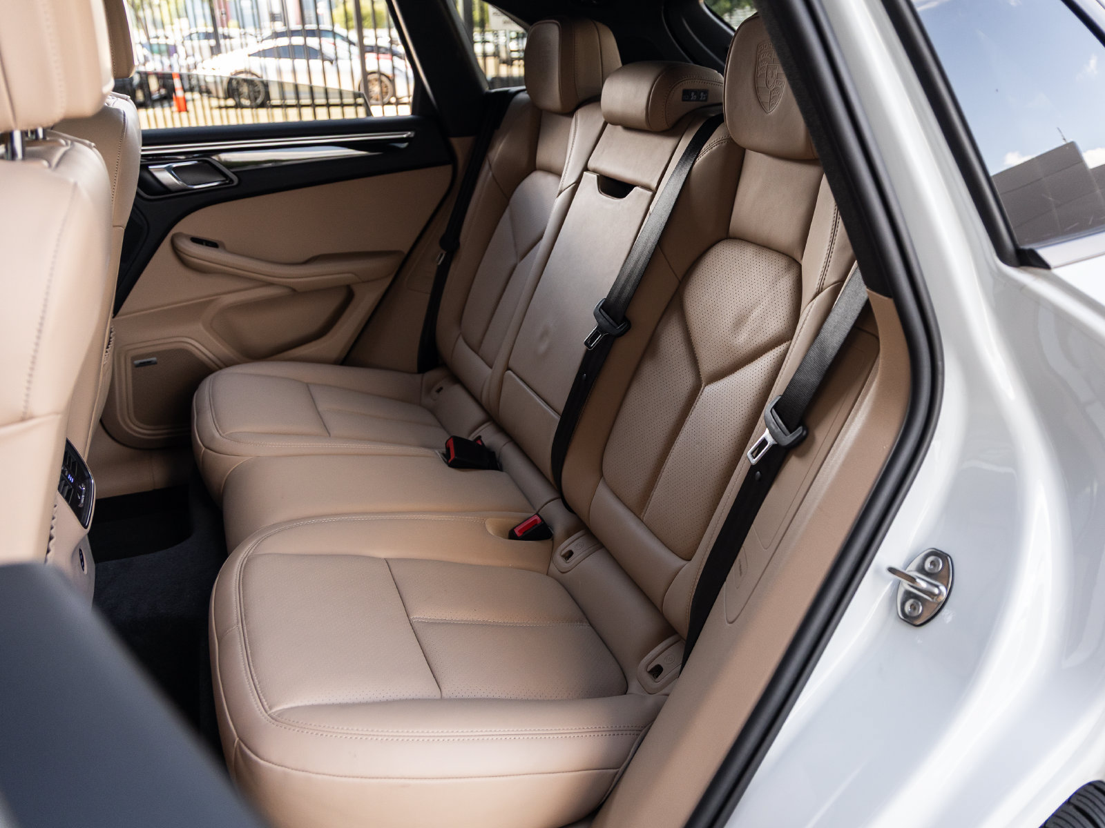 Certified 2024 Porsche Macan AWD/4WD image 37