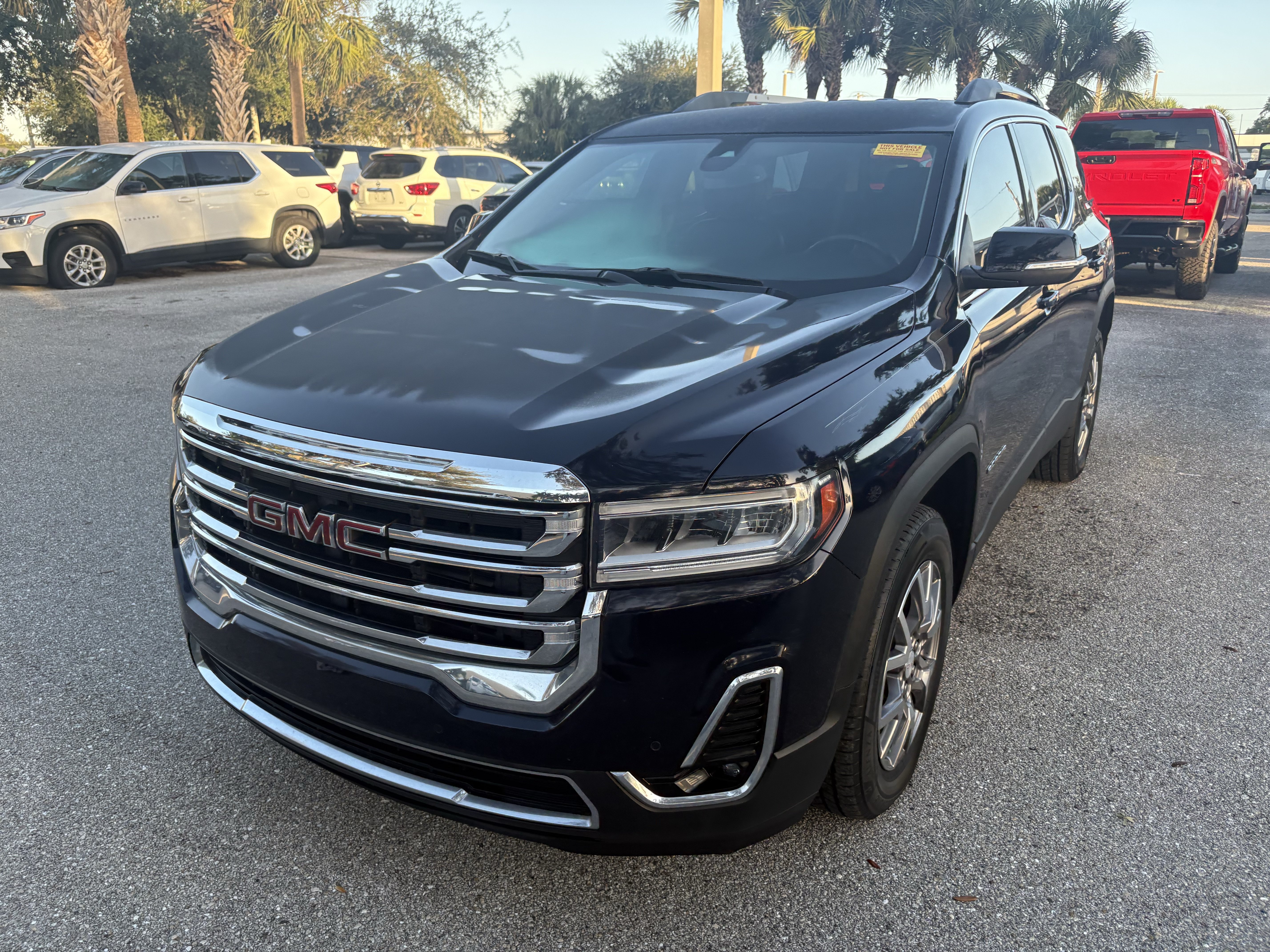 Certified 2021 GMC Acadia SLT w/ Preferred Package FWD image 3