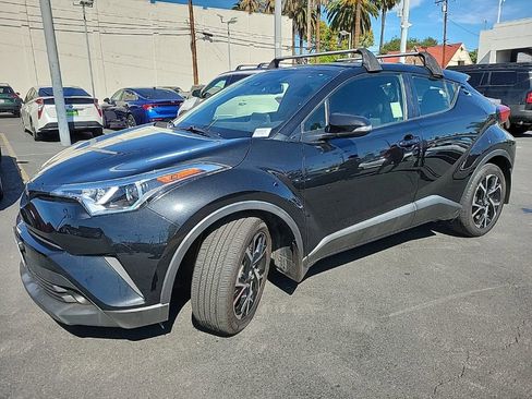 Used 2019 Toyota C-HR XLE image 2