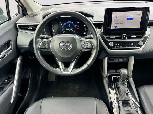 Used 2024 Toyota Corolla Cross XLE image 21