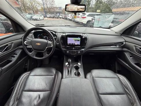 Used 2018 Chevrolet Traverse LT w/ LPO, 'HIT The Road' Package AWD/4WD image 13