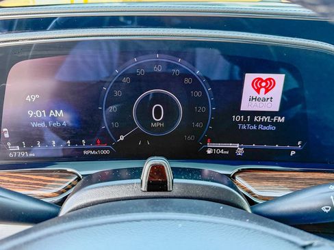 Used 2023 Cadillac Escalade Premium Luxury image 16