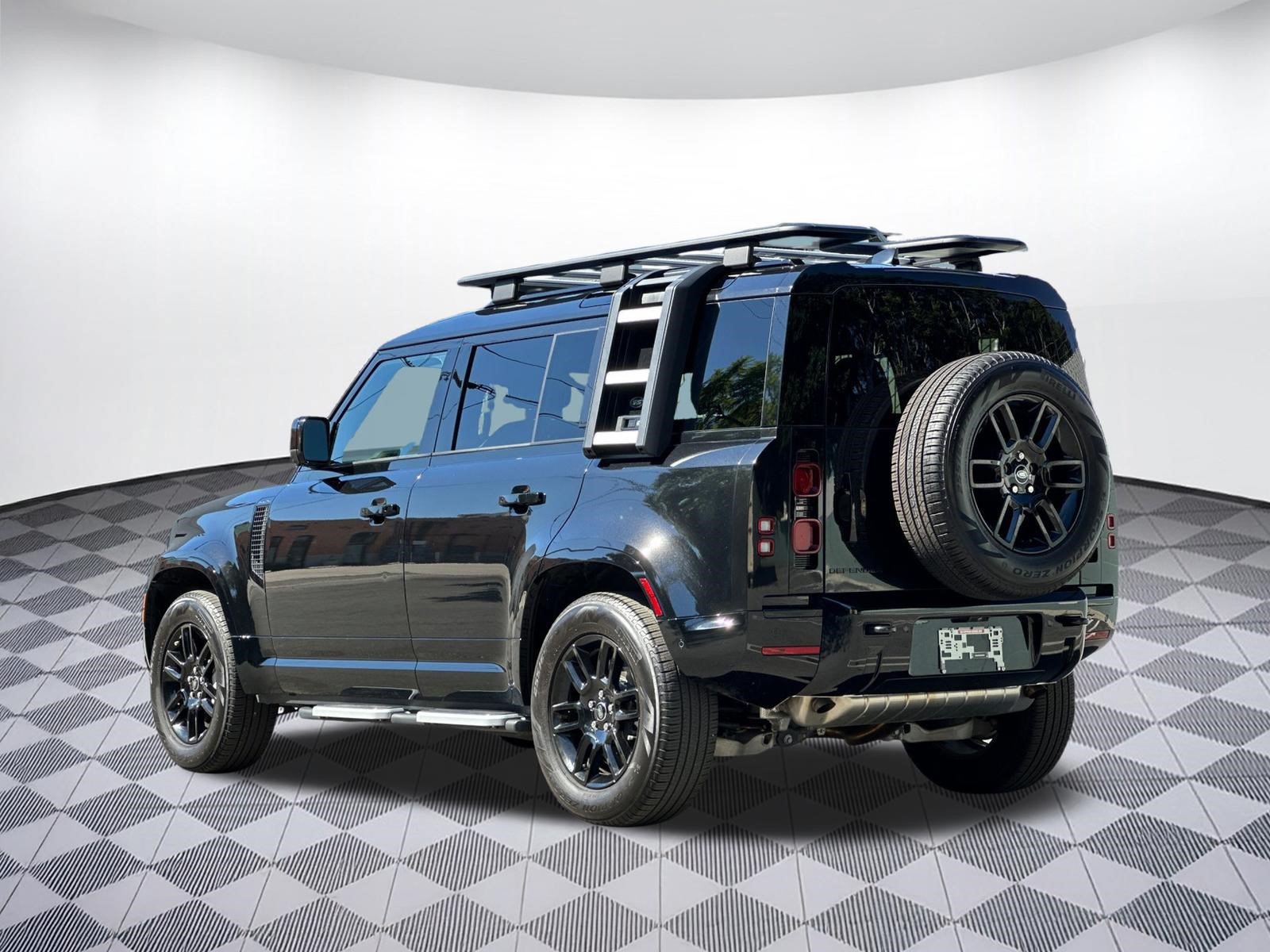 Used 2024 Land Rover Defender 110 X-Dynamic SE AWD/4WD image 3