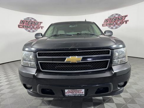 Used 2007 Chevrolet Suburban LTZ w/ LTZ Preferred Equipment Group AWD/4WD image 2