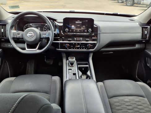 Used 2025 Nissan Pathfinder SV FWD image 12
