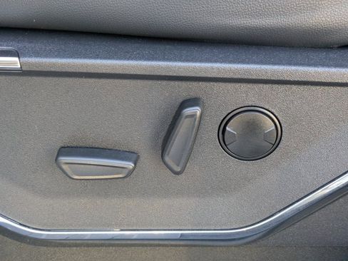 Used 2024 Ford F250 Lariat w/ Black Appearance Package image 16